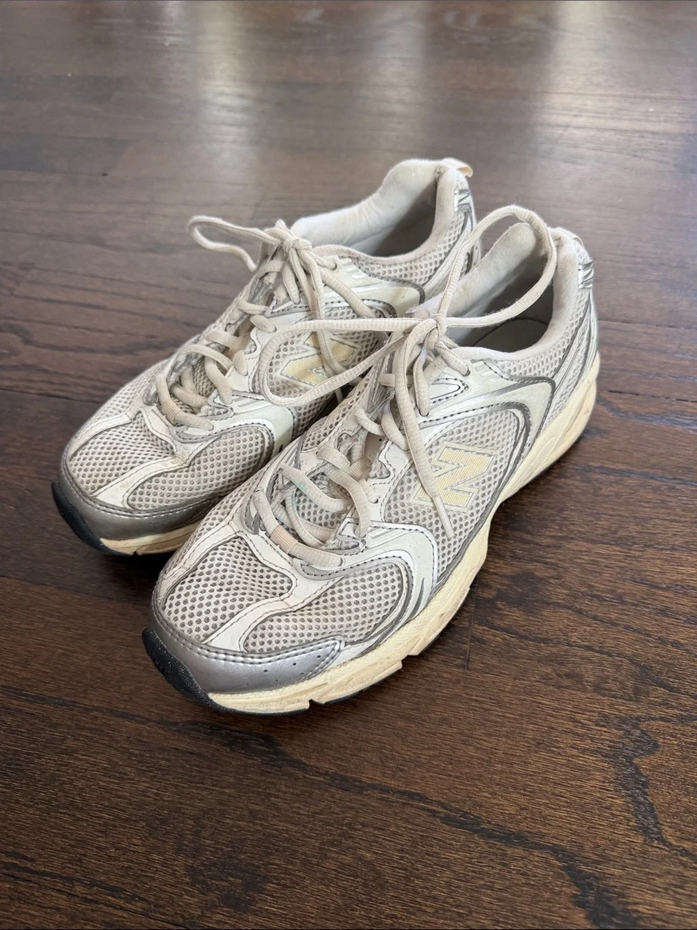 New Balance Women's Beige/Gray Athletic Sneakers Size 7